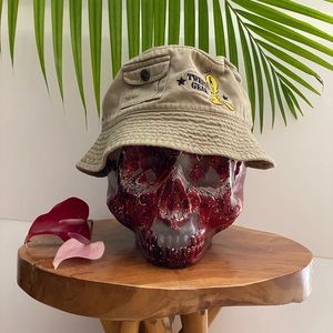 Warner Bros. Tweety 60s Bucket hat.